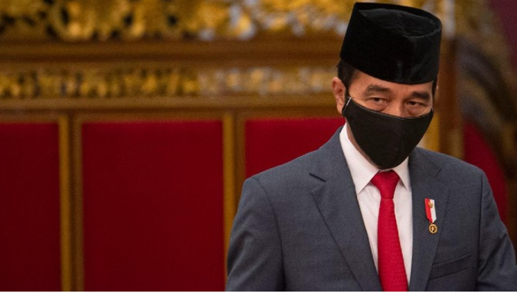 Pandemi Belum Usai, Jokowi Perintahkan Penggunaan Masker di Dalam dan Luar Ruangan